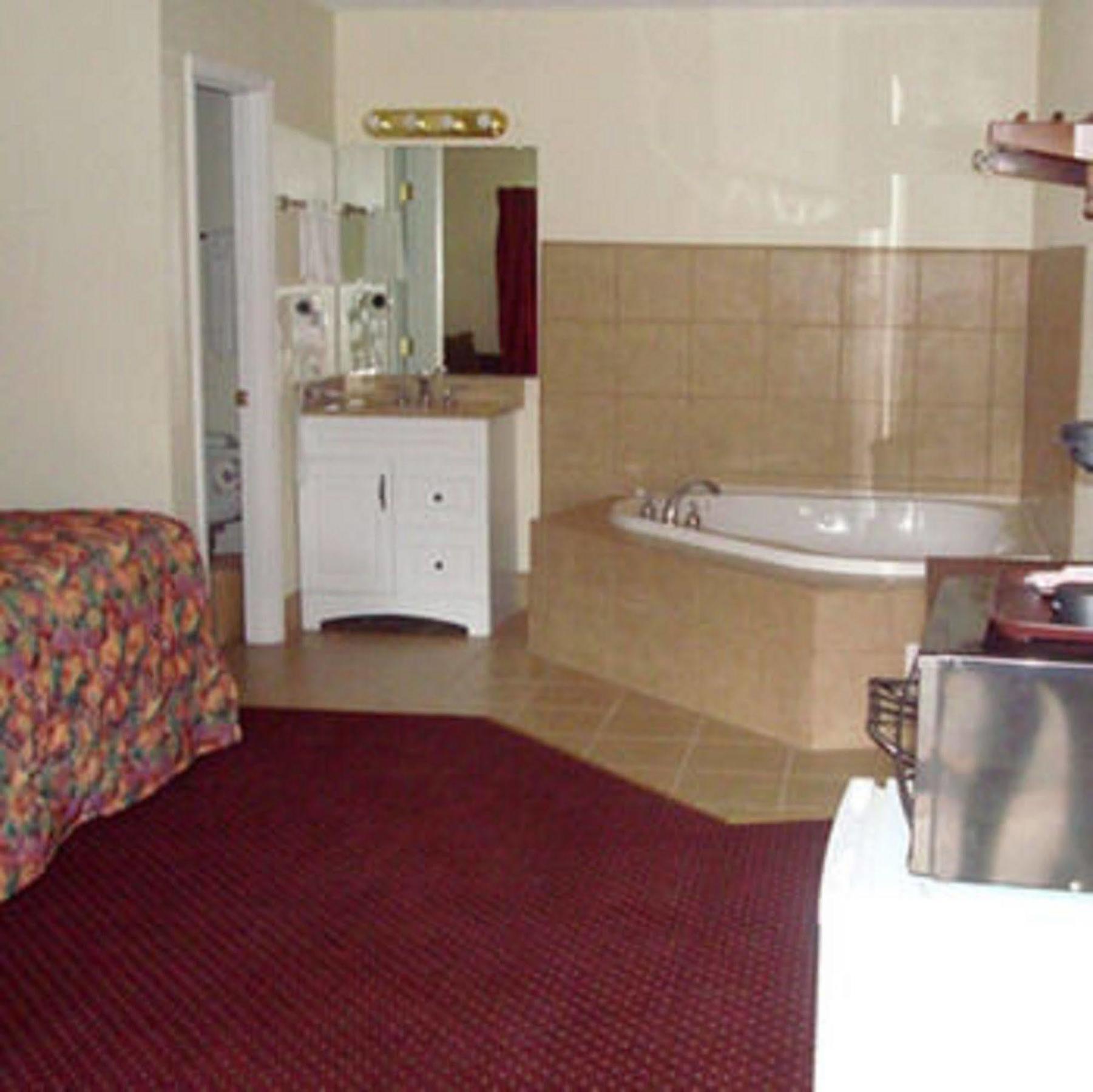 The Whispering Pines Motel- Whitestone White Stone Oda fotoğraf
